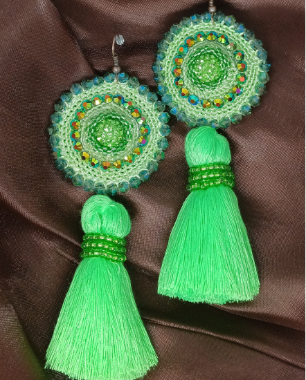 Háčkované dizajnové náušnice "Neónové Mojito"